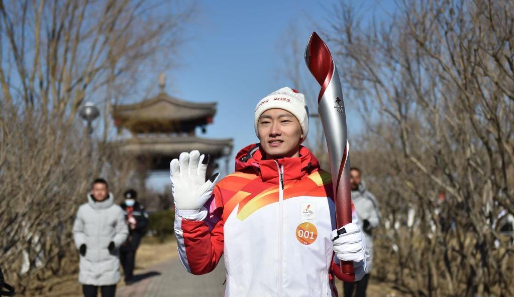 北京冬奥会火炬在大运河森林公园传递