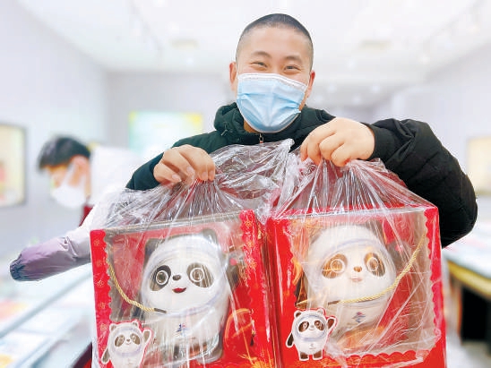 预订者可以领取冰墩墩了