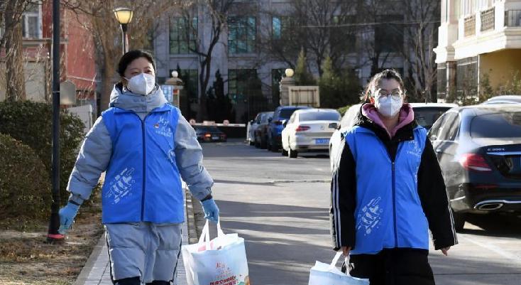 新华全媒 ｜北京海淀：“防疫爱心包”让爱在寒冬中传递